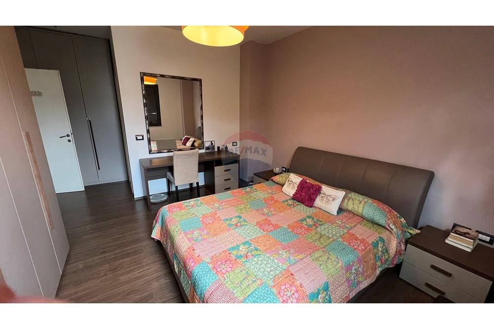 Zona Blloku cerca de la calle ismail qemali, apartamento 3+1+2 en alquiler