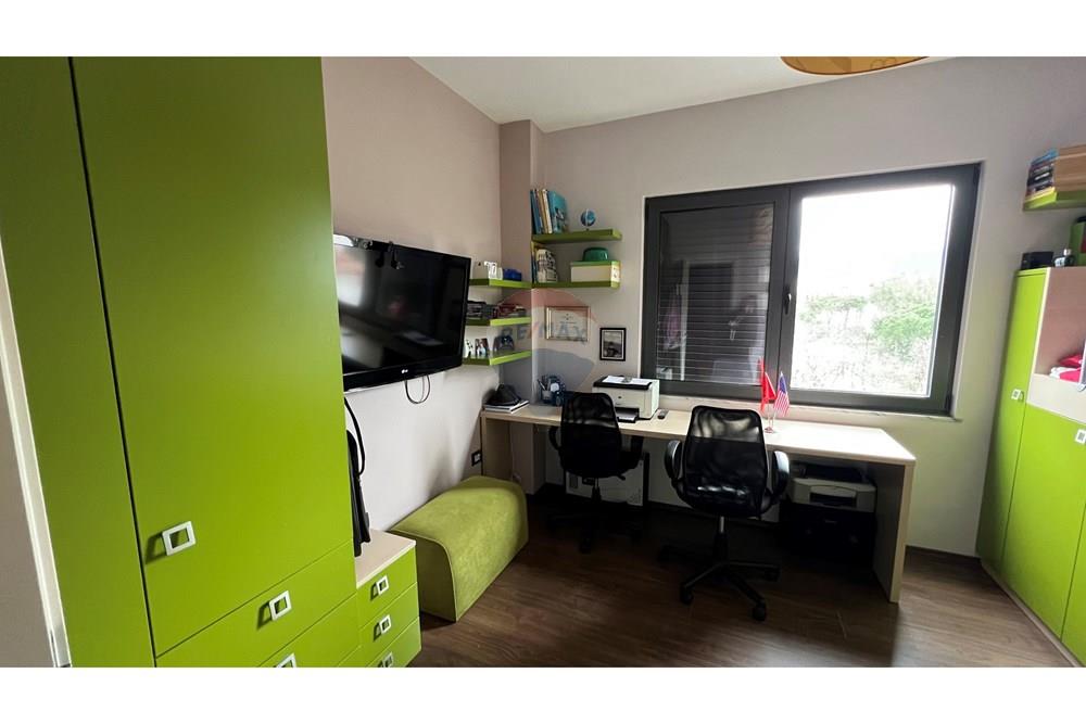 Zona Blloku cerca de la calle ismail qemali, apartamento 3+1+2 en alquiler