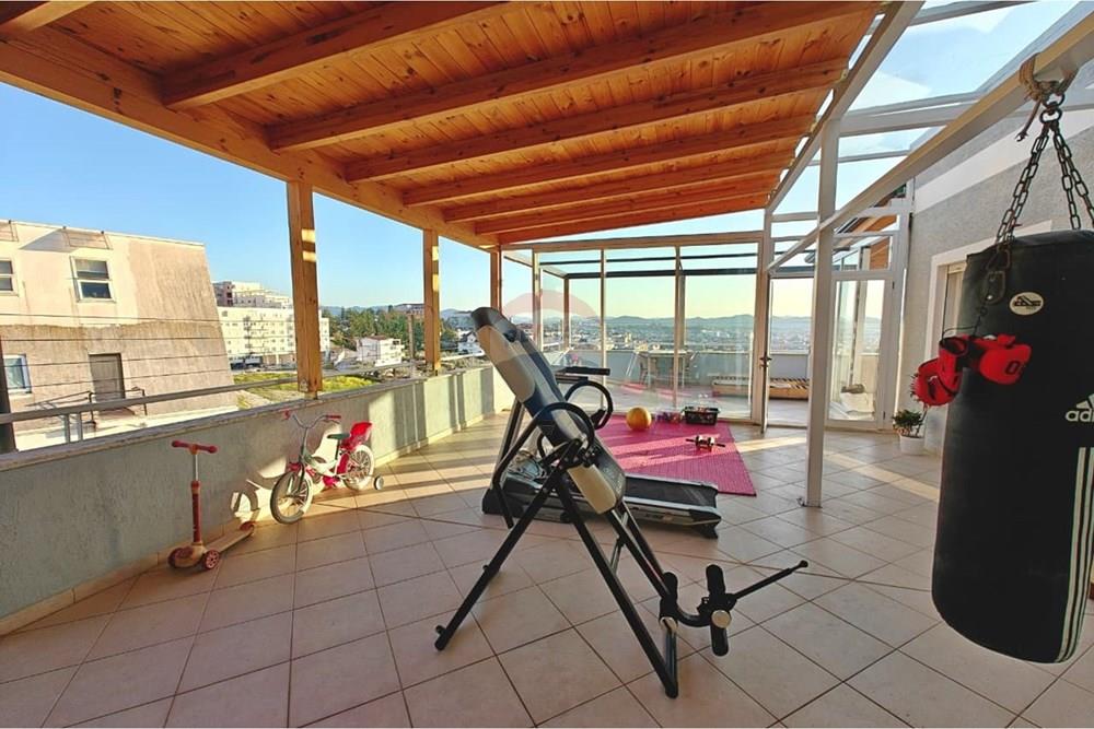 Apartamento 3+1+2 con veranda, en venta, fresk, Tirana (2)