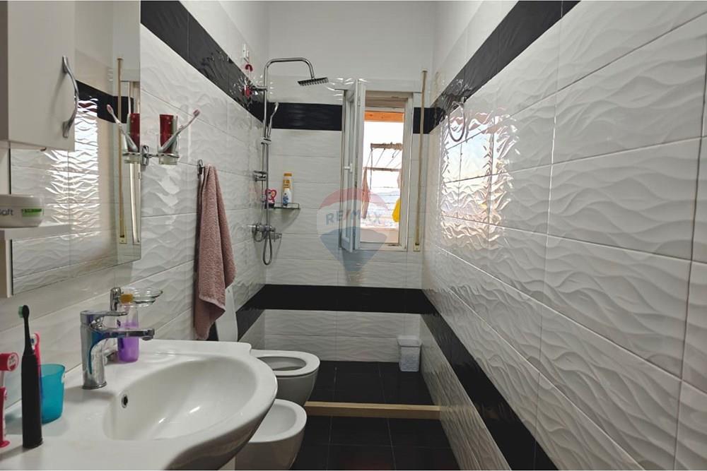 Apartamento 3+1+2 con veranda, en venta, fresk, Tirana (3)