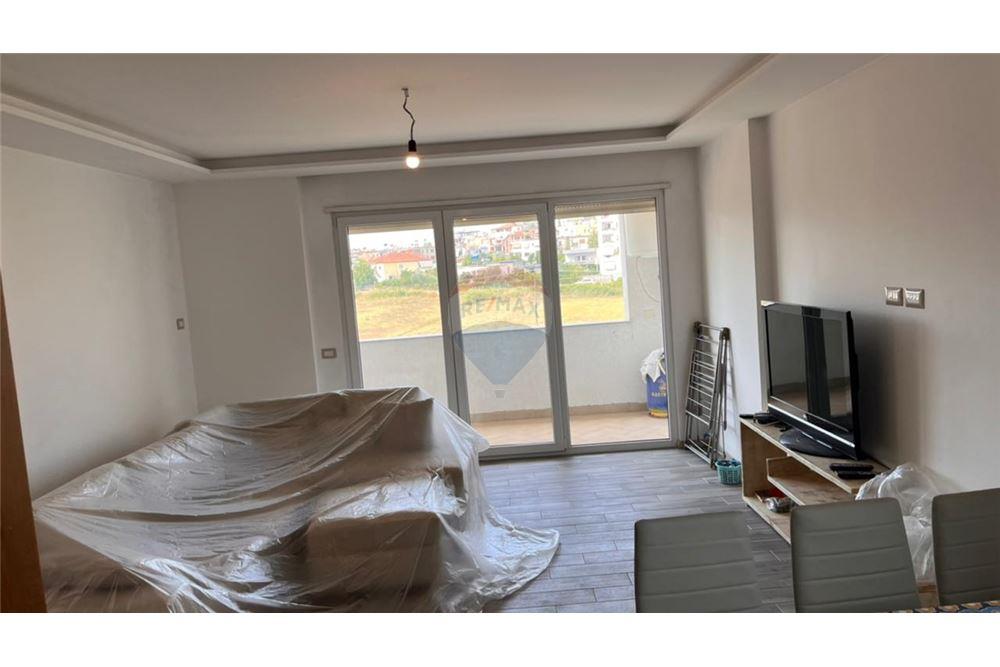 Ofrohet apartament 2+1+2 per qira ne Astir prane bar return.