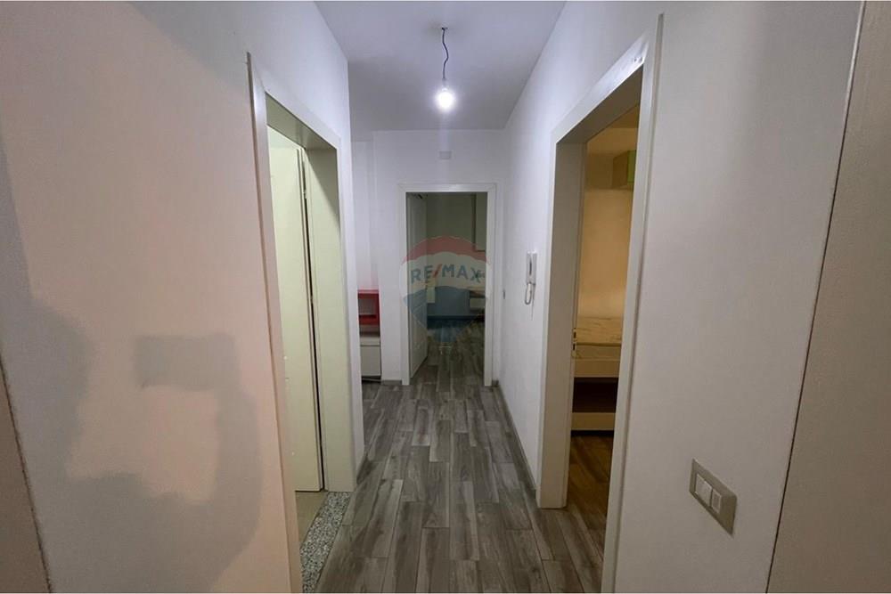 Ofrohet apartament 2+1+2 per qira ne Astir prane bar return.