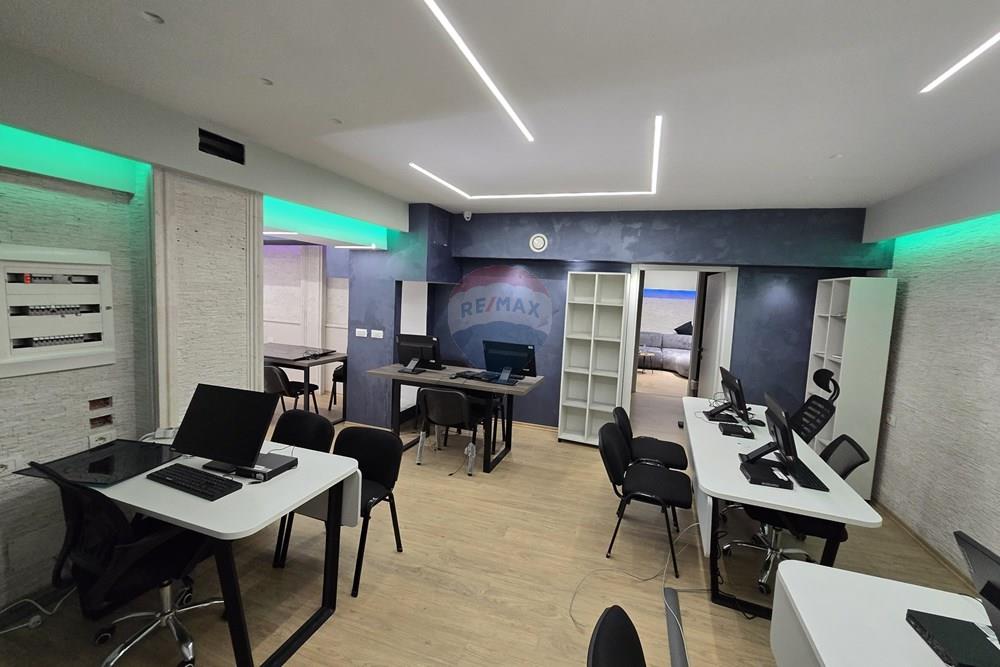 Kristal center, Tirana