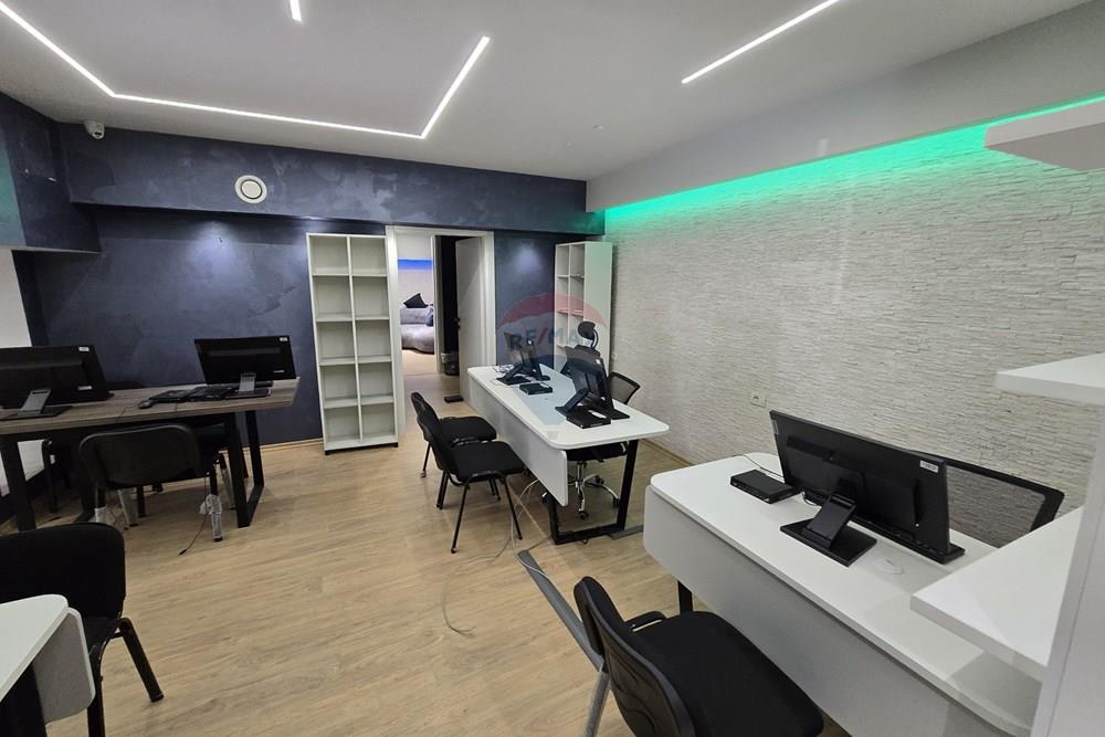 Kristal center, Tirana