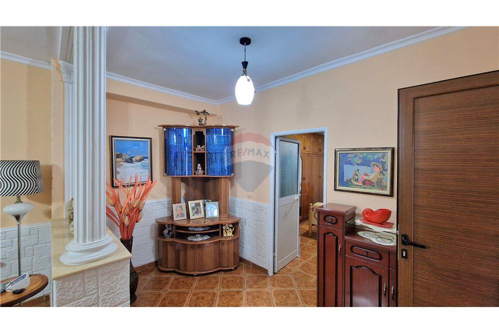 Casa privada à venda em cole (3)