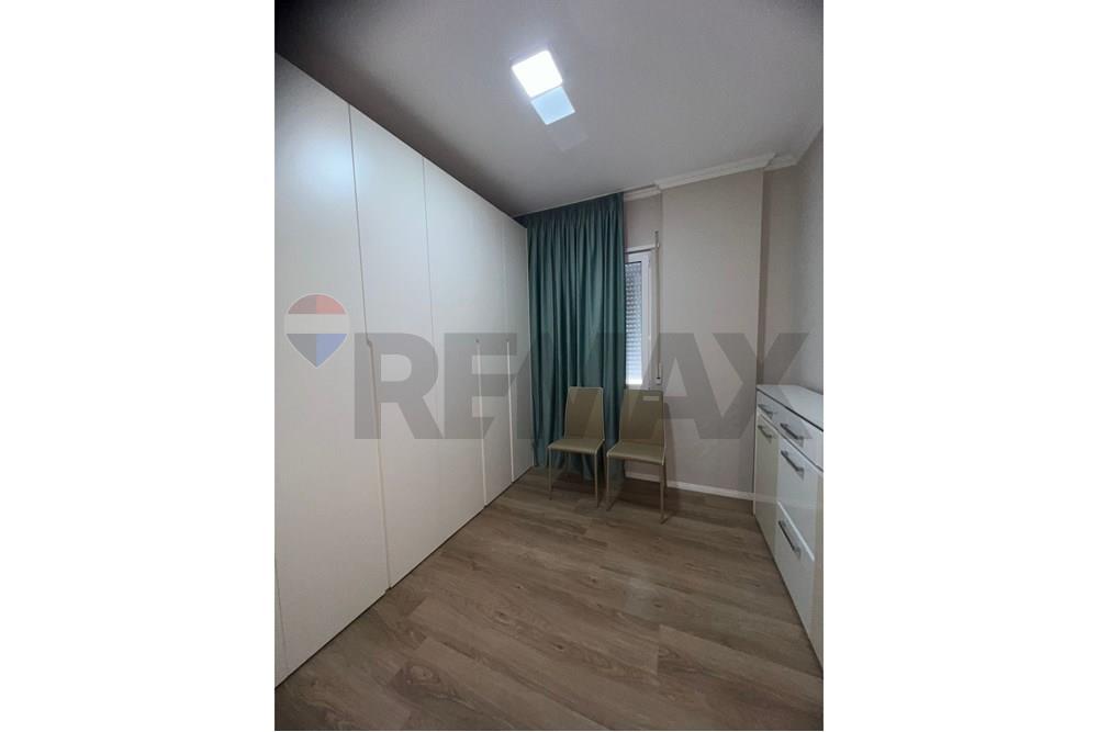 Apartment located at lake dry near radisson hotel
