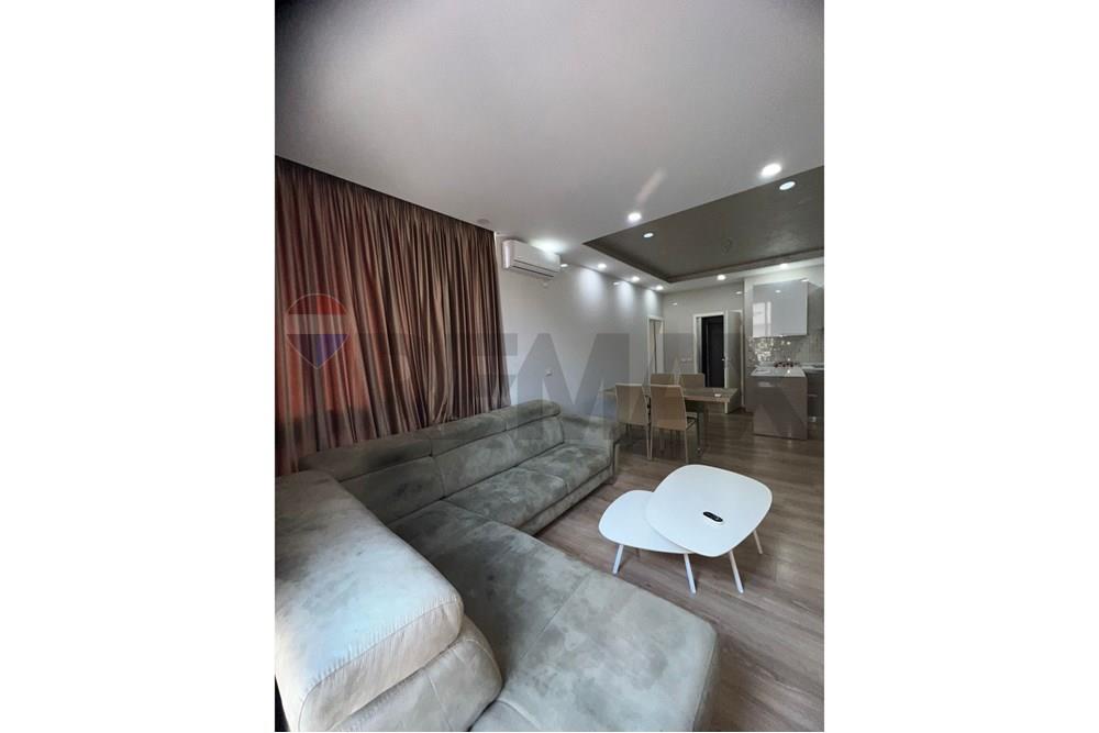 Apartment located at lake dry near radisson hotel