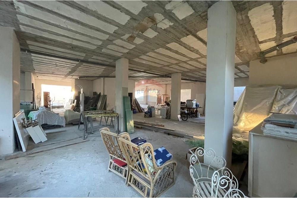 Warehouse for sale on teki selenica street.