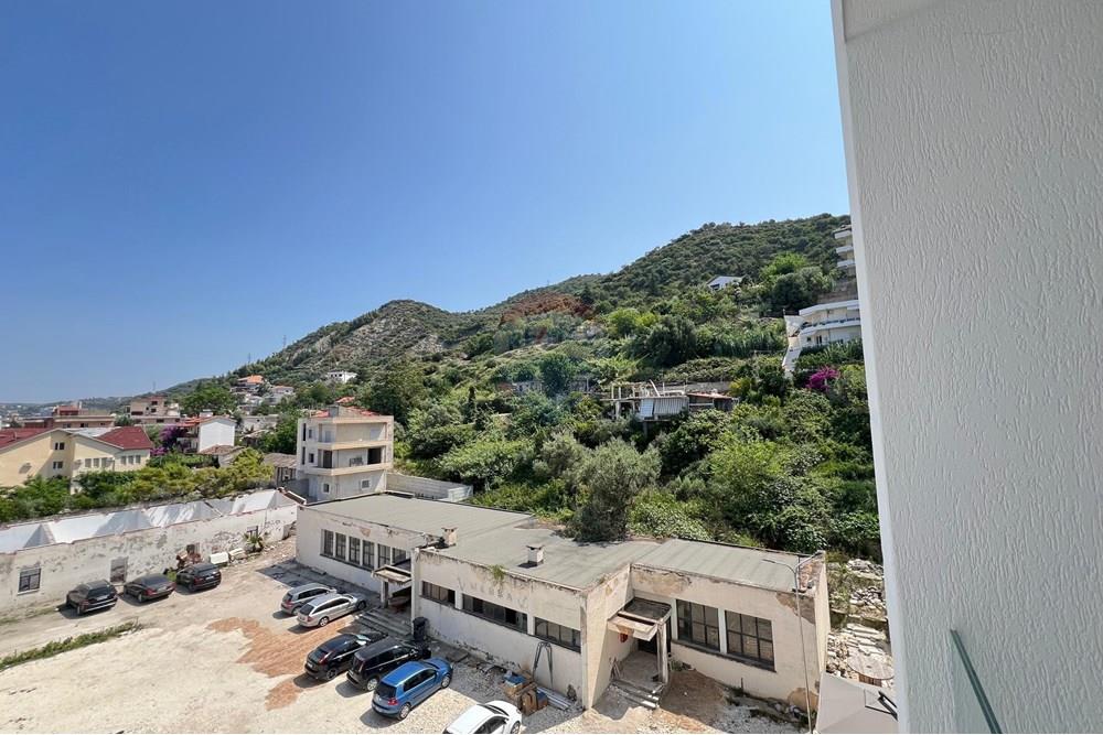 Apartamento 1+1 novo à venda, construção de qualidade, próximo à escola de marinha na lungomare Vlorë