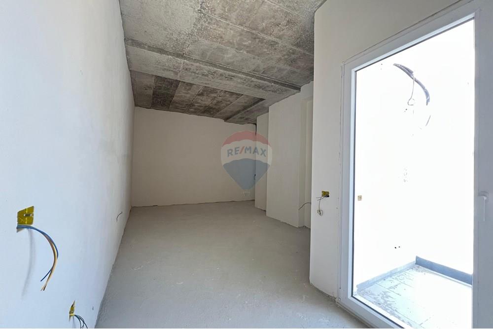Apartamento 1+1 novo à venda, construção de qualidade, próximo à escola de marinha na lungomare Vlorë (3)