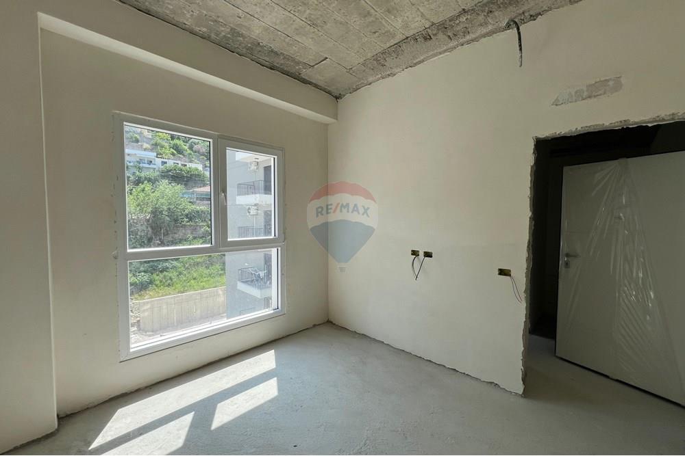 Apartamento 1+1 novo à venda, construção de qualidade, próximo à escola de marinha na lungomare Vlorë (5)