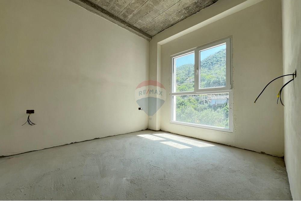 Apartamento 1+1 novo à venda, construção de qualidade, próximo à escola de marinha na lungomare Vlorë (6)