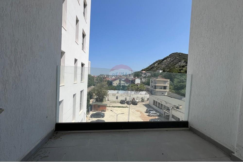 Apartamento 1+1 novo à venda, construção de qualidade, próximo à escola de marinha na lungomare Vlorë (7)