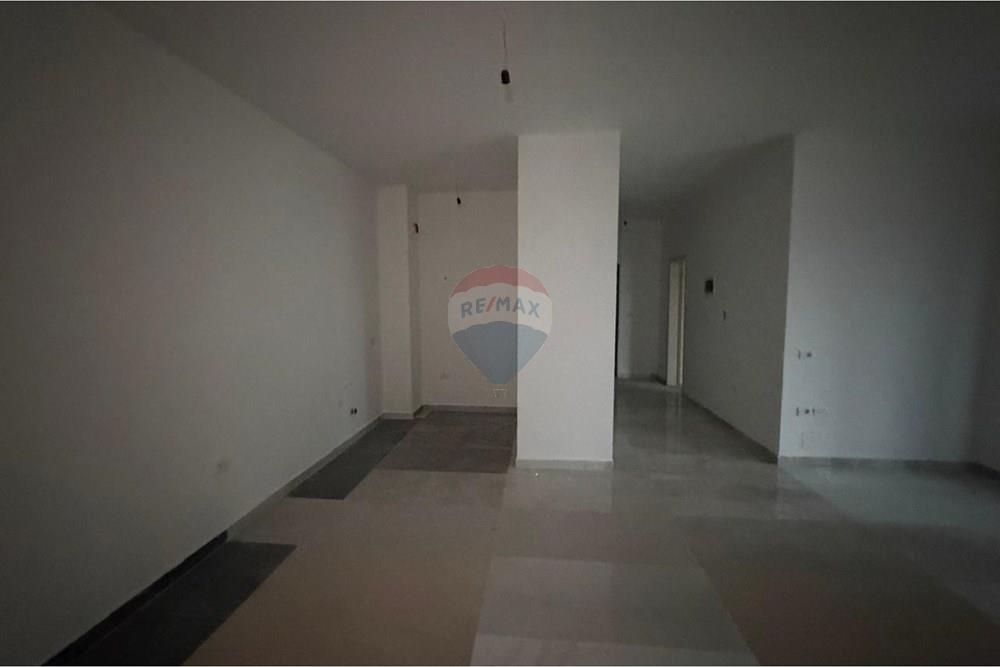 Pallatet e verdha, Tirana