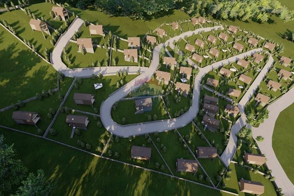 Terreno à venda em marec, Prishtinë! Este terreno comercial possui uma área de 1 hectare e está dividido em várias parcelas a partir de 3 ari.
