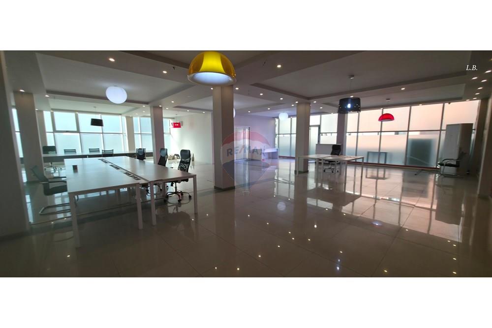 Ufficio in affitto in edificio commerciale di 5 piani ad Astir - adatto per aziende, istituzioni e showroom