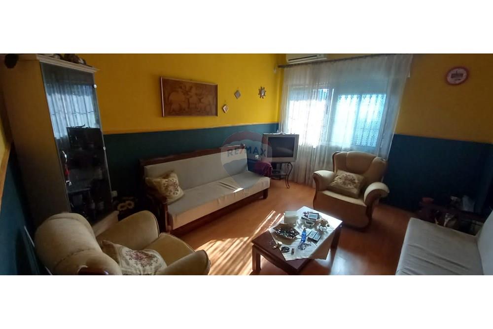 Apartment 2+1 for sale in Pogradec, center near the stadium