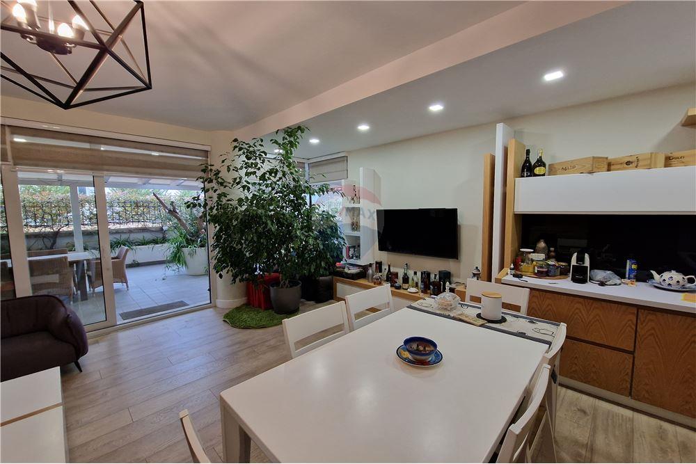 2+1 wohnung + veranda zum verkauf in ujë të ftohtë, Vlorë