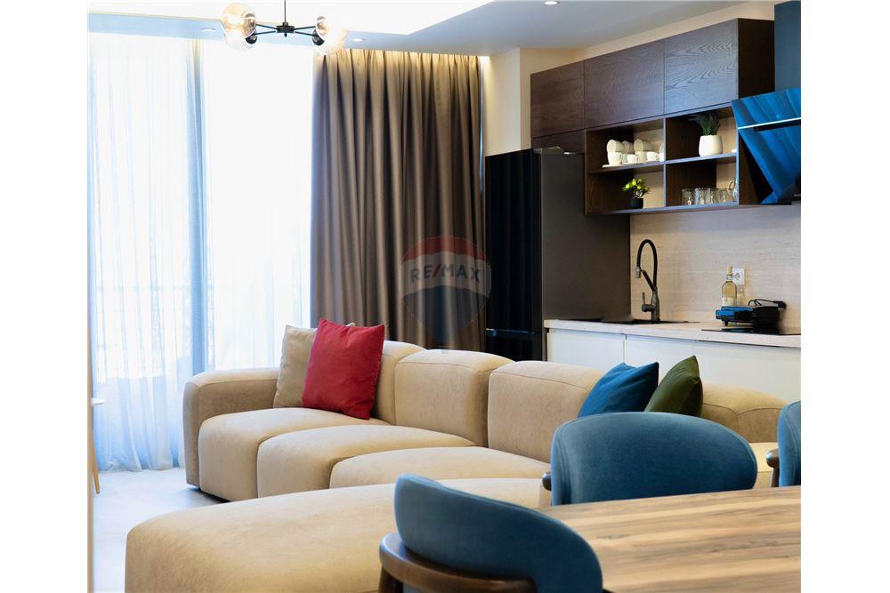 Shitet apartament ne sarande i tipologjise 3+1.