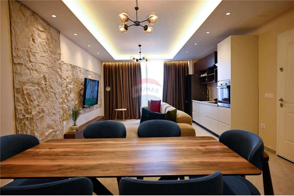 Shitet apartament ne sarande i tipologjise 3+1. (3)