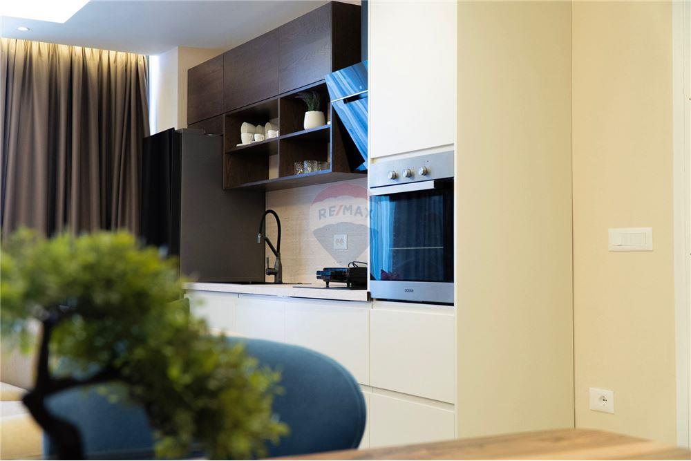 Shitet apartament ne sarande i tipologjise 3+1. (4)