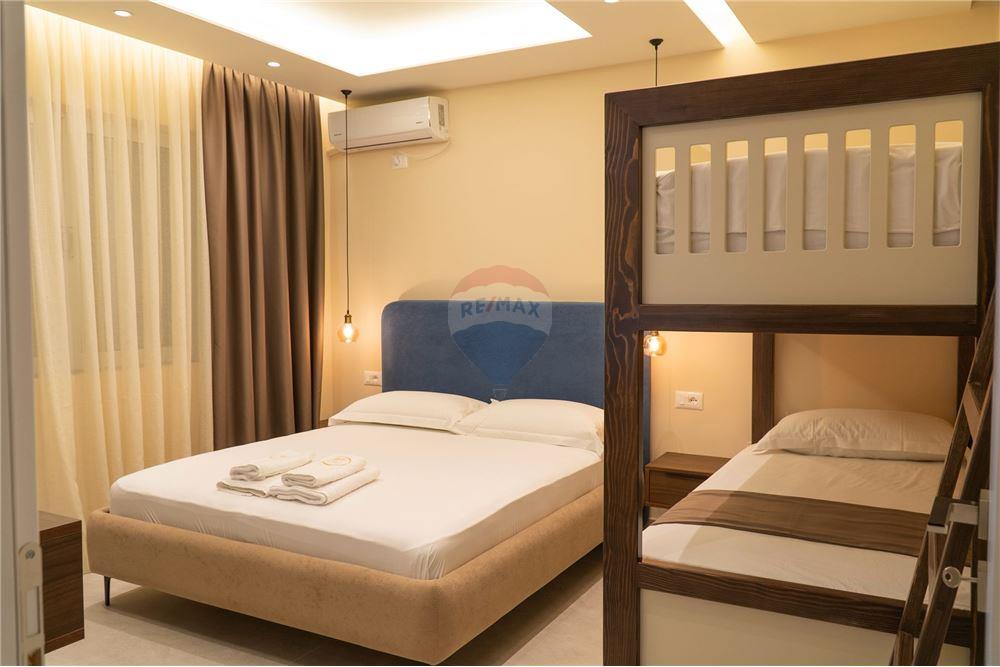 Shitet apartament ne sarande i tipologjise 3+1. (5)