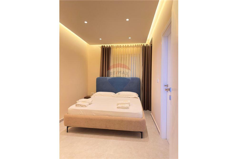 Shitet apartament ne sarande i tipologjise 3+1. (6)