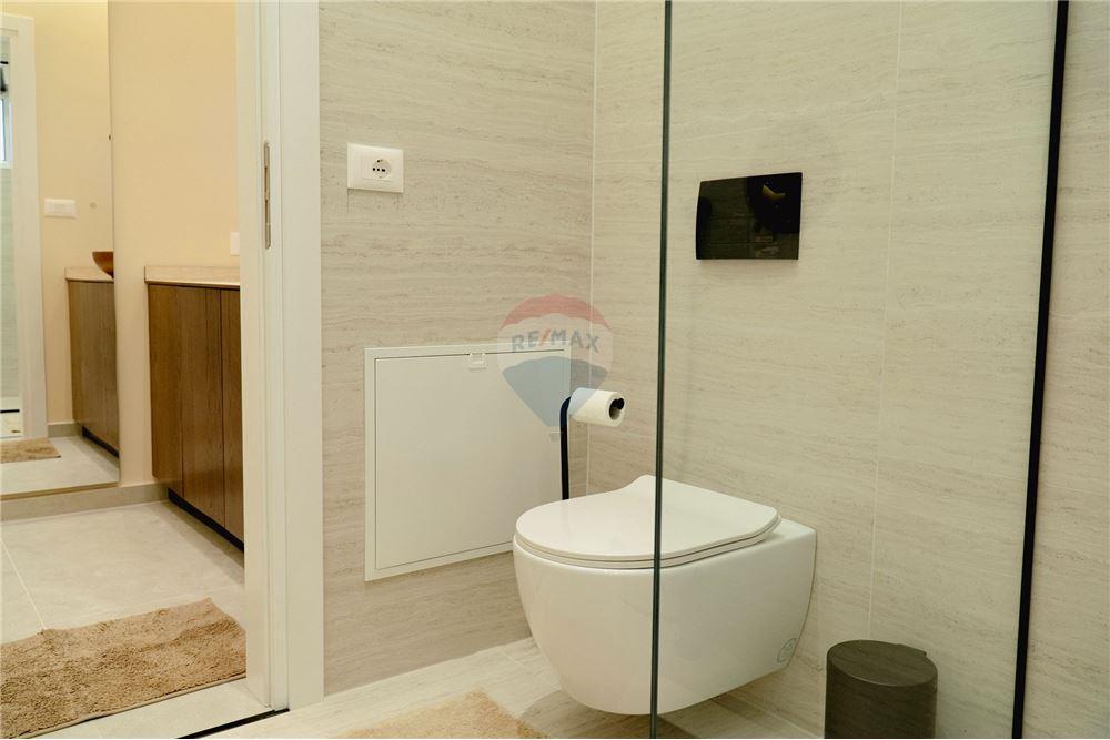 Shitet apartament ne sarande i tipologjise 3+1. (7)