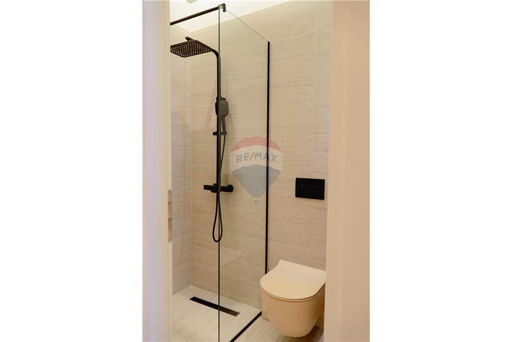 Shitet apartament ne sarande i tipologjise 3+1. (8)