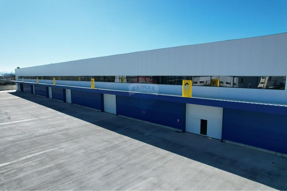 Magazzino industriale moderno in vendita vicino a vorë, con accesso rapido a Tirana e principali corridoi di trasporto.