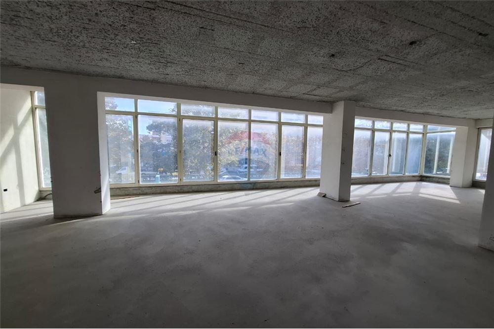 À vendre espace commercial sur transballkanike, Vlorë