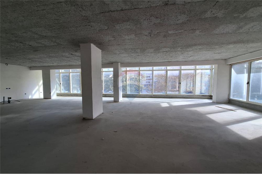 À vendre espace commercial sur transballkanike, Vlorë (5)