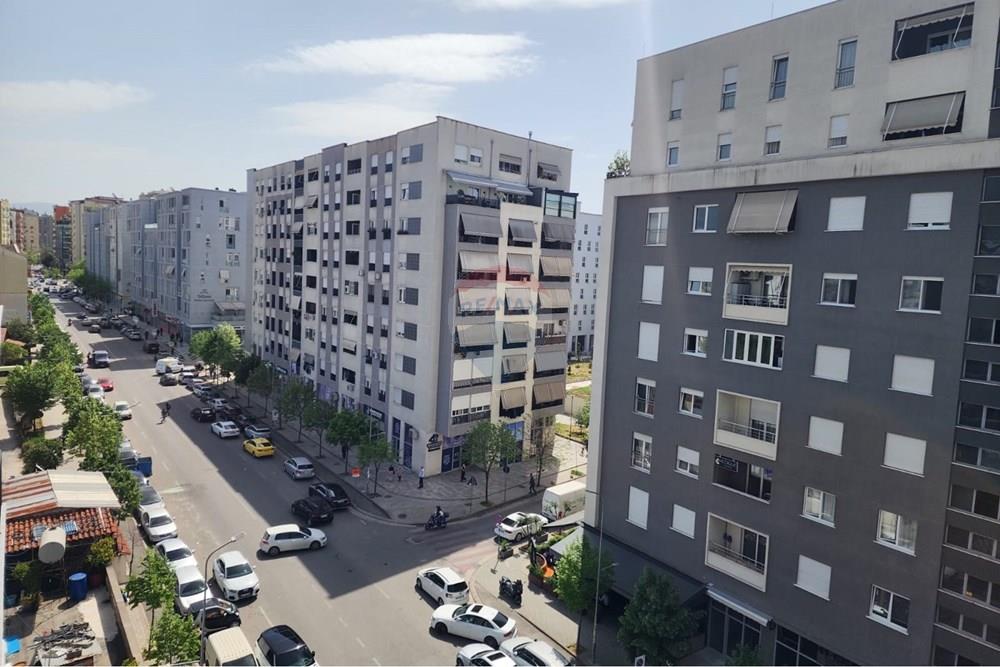 Paris commune, Tirana
