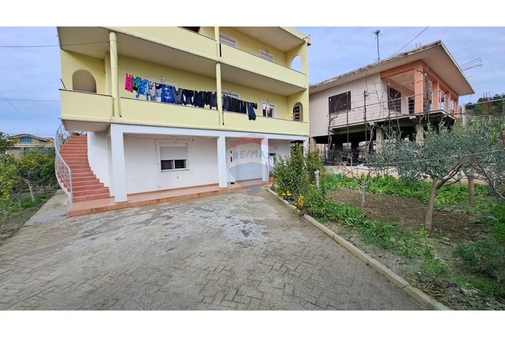In vendita: Villa di 3 piani nel quartiere kushtrimi, Vlorë