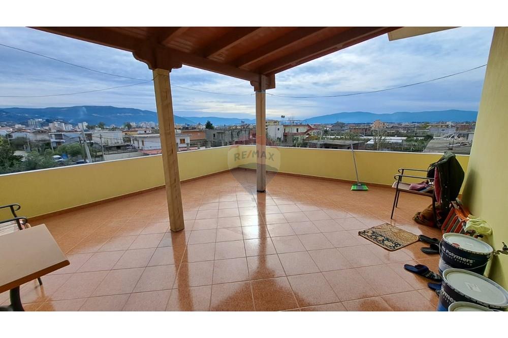 In vendita: Villa di 3 piani nel quartiere kushtrimi, Vlorë (4)