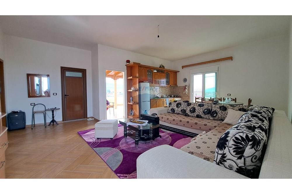 In vendita: Villa di 3 piani nel quartiere kushtrimi, Vlorë (6)
