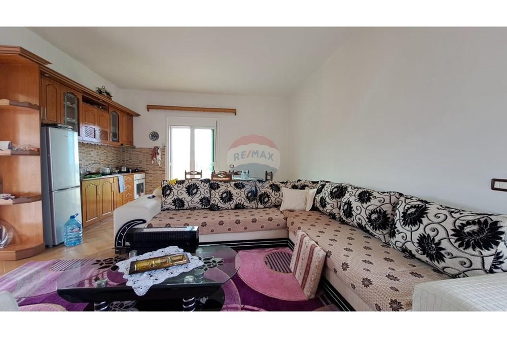 In vendita: Villa di 3 piani nel quartiere kushtrimi, Vlorë (7)