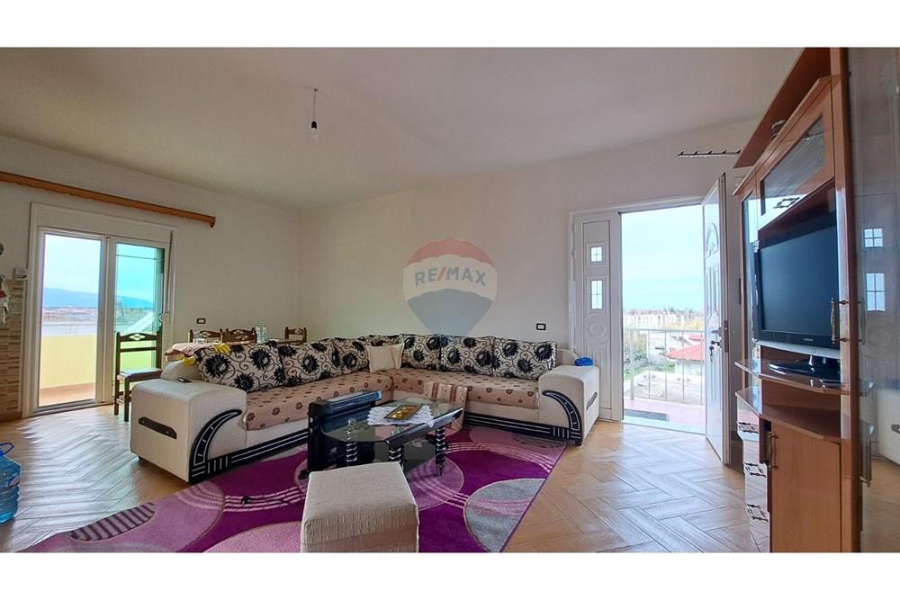 In vendita: Villa di 3 piani nel quartiere kushtrimi, Vlorë (8)