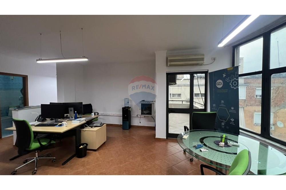 In affitto: Appartamento 2+1+2+2 balcone + deposito in wilson square (2)