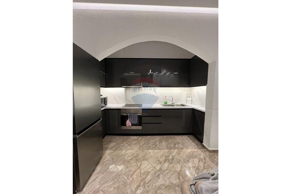 Apartment for sale 1+1 with an area of 55 m², located in a sought-after and easily accessible area, on teki haderi street (butrinti street).