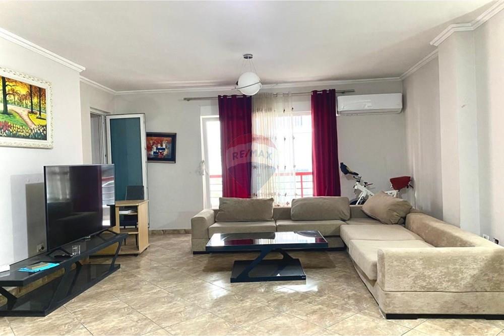 Appartement 2+1+2 à vendre près du lac de thatë, l'une des zones les plus prisées et calmes de Tirana.