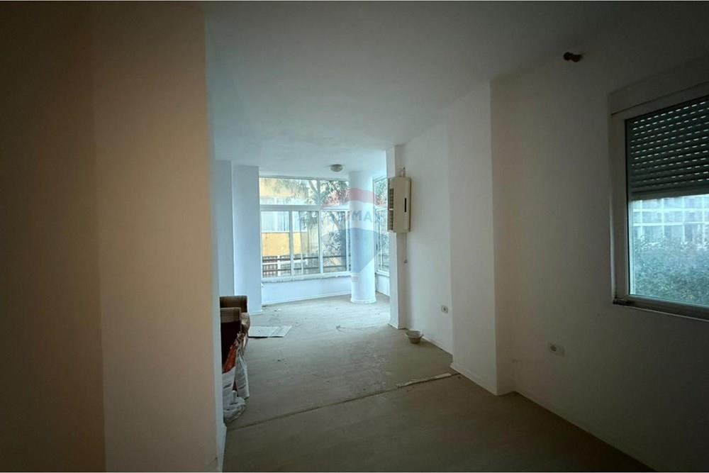 Appartement à vendre 1+1+place de parking près de Mali i Robit, 200 m de la mer (2)