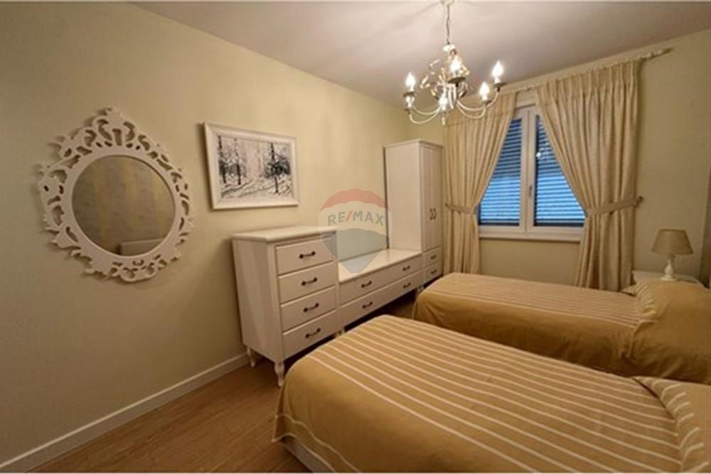 Appartement de luxe 3+1+3 à kodra e diellit 1