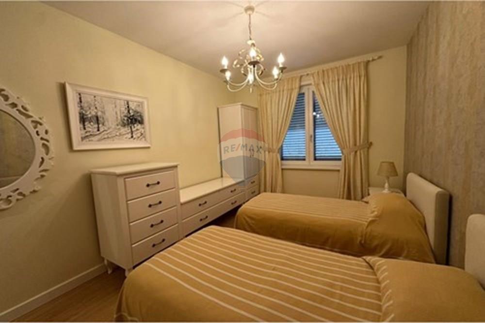 Appartement de luxe 3+1+3 à kodra e diellit 1