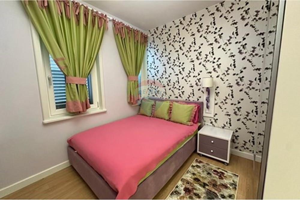 Appartement de luxe 3+1+3 à kodra e diellit 1