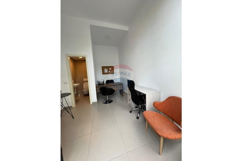 Locale commerciale in vendita in via barrikadave, con una superficie di 16,8 m². (4)