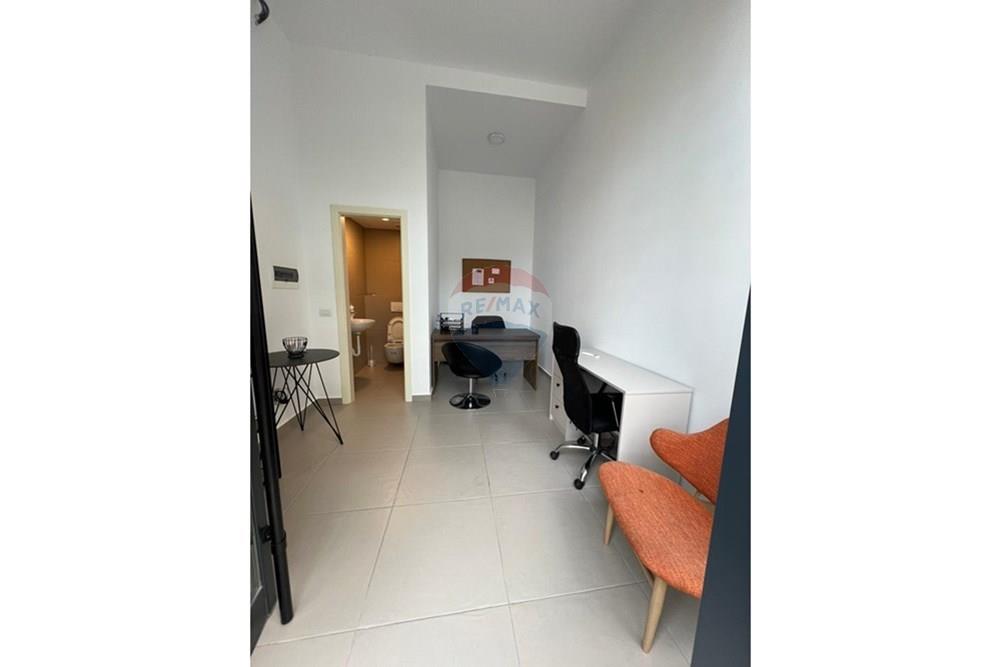 Locale commerciale in vendita in via barrikadave, con una superficie di 16,8 m². (5)
