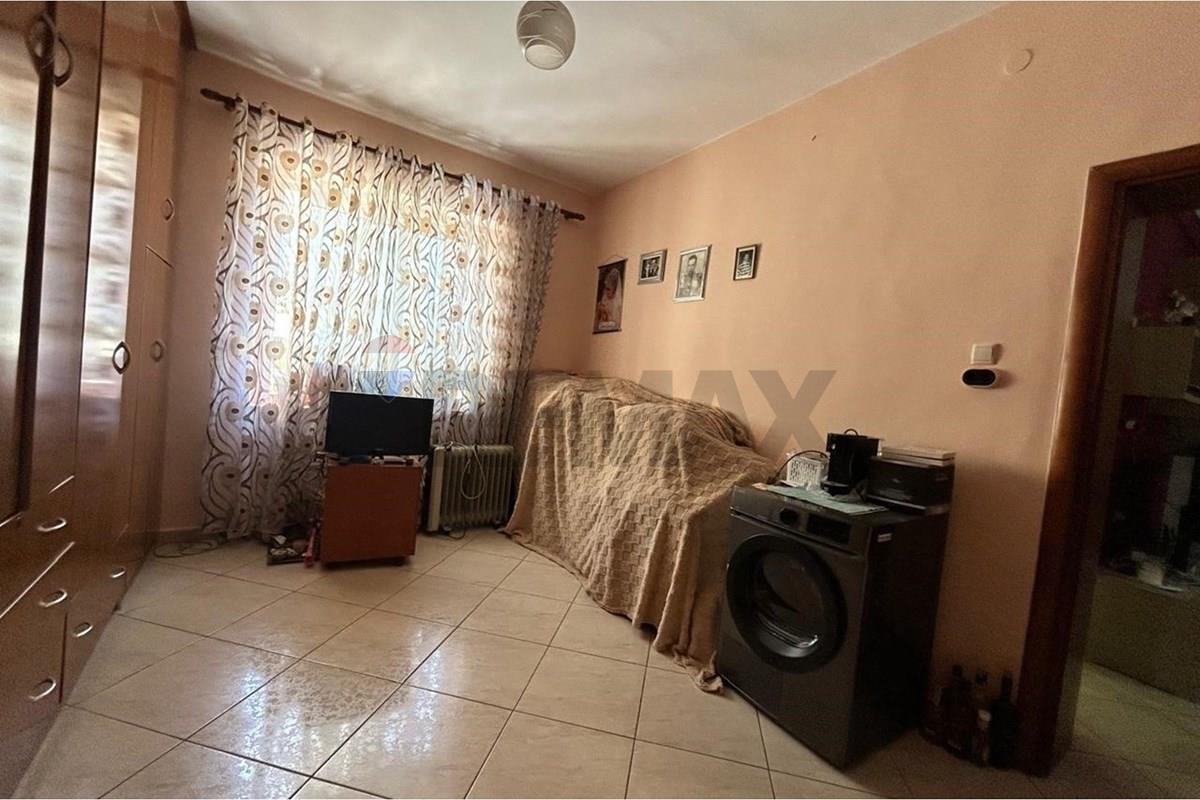 Piso 2+1 en alquiler en el centro de Vlorë cerca de la escuela industrial (7)