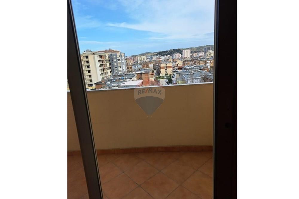 Apartamento en alquiler 2+1 en Vlorë, amueblado, con 2 balcones (6)