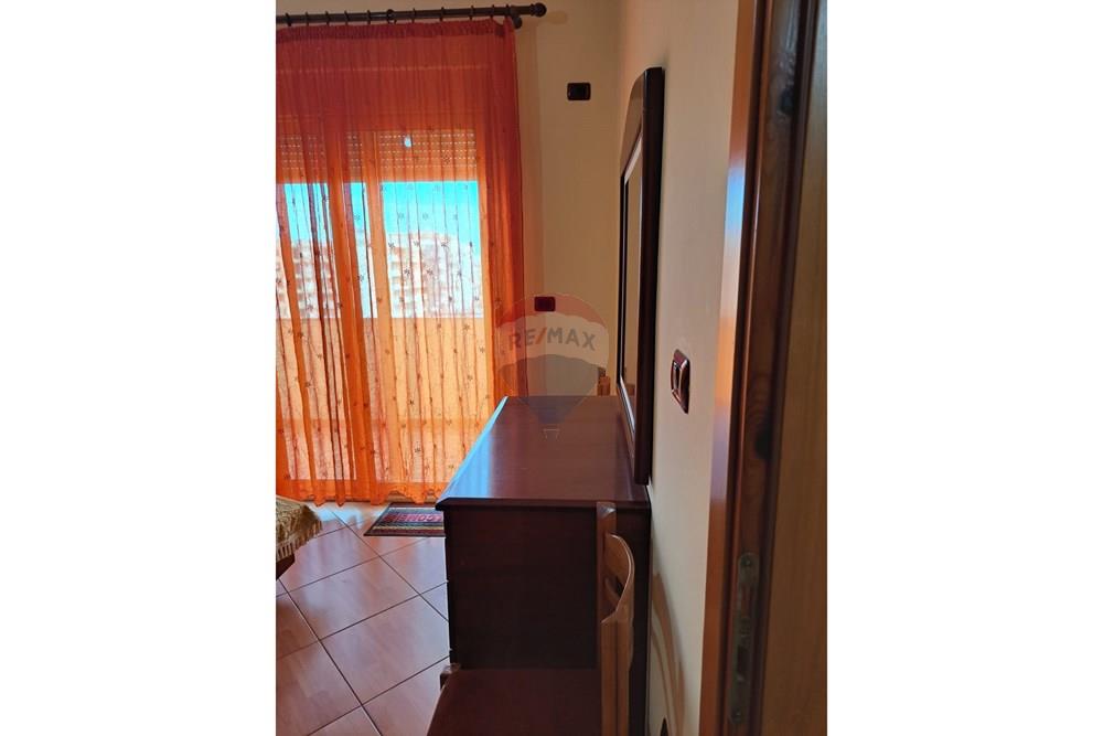 Apartamento en alquiler 2+1 en Vlorë, amueblado, con 2 balcones (7)